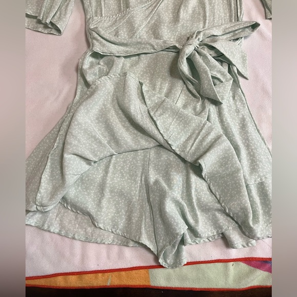 Floral romper, size medium - Picture 3 of 4